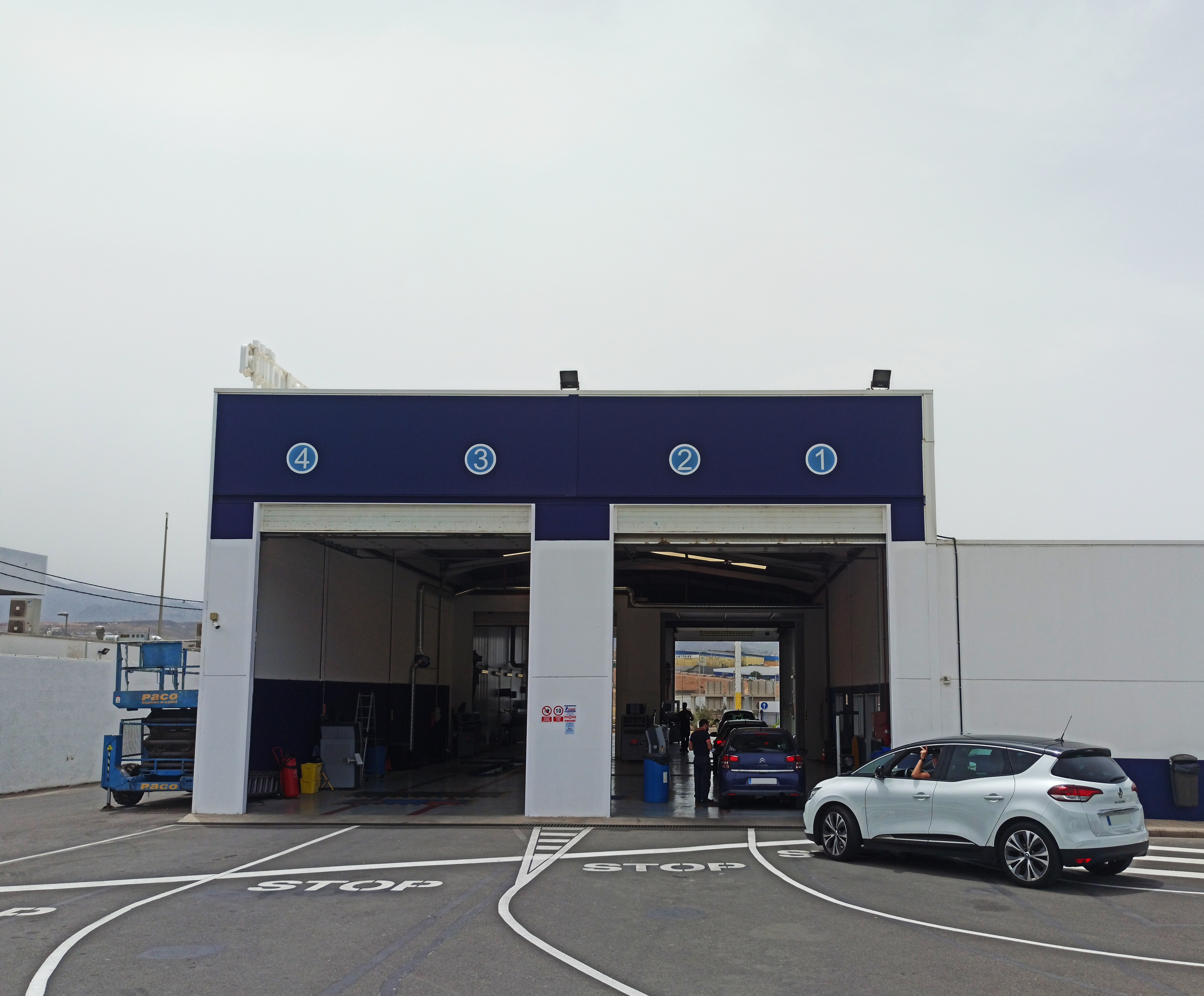 Entrada a la oficina de la Estación ITV La pardilla Red Itevelesa