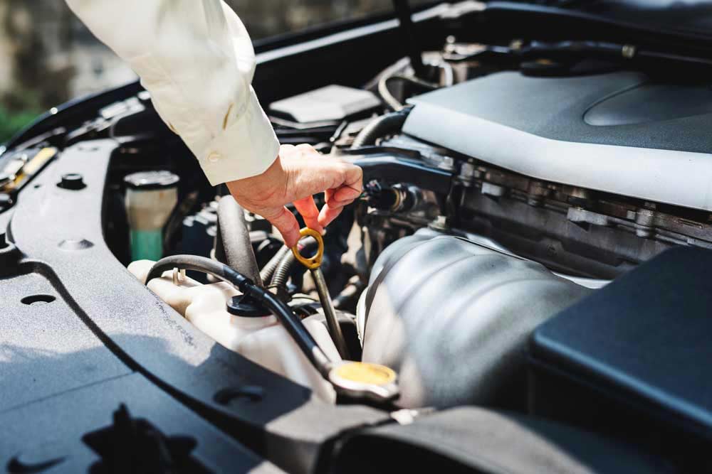 Cómo cambiar el aceite del coche y cuándo hacerlo - Red Itevelesa