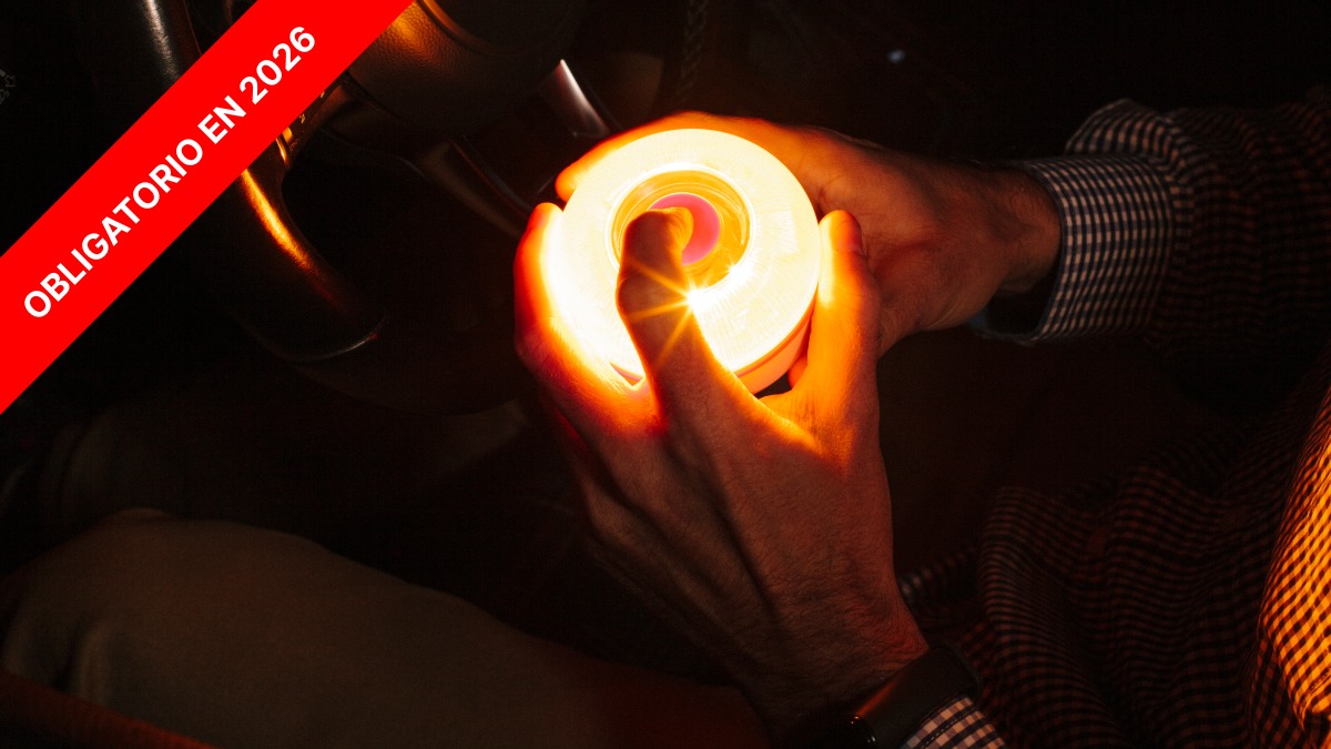 Luz de emergencia V16 obligatoria en 2026: No te quedes sin tu Help Flash